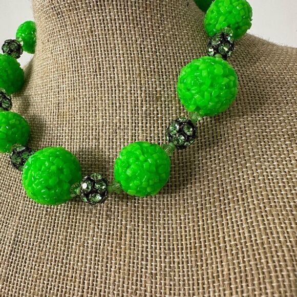 Vintage Rare Vendome Glowing Green Popcorn Bead Necklace And Earrings Set 1960s - Picture 4 of 9